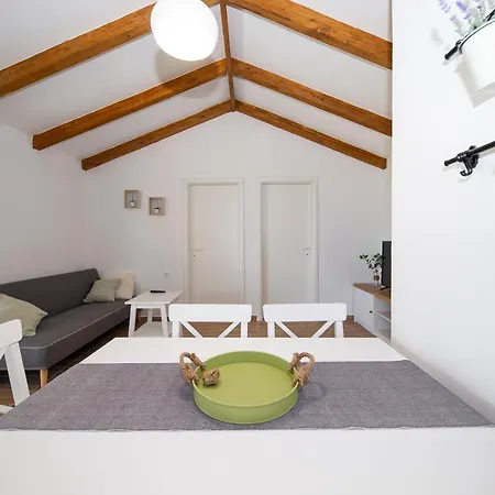 Fisherman's House Stani Guest house
